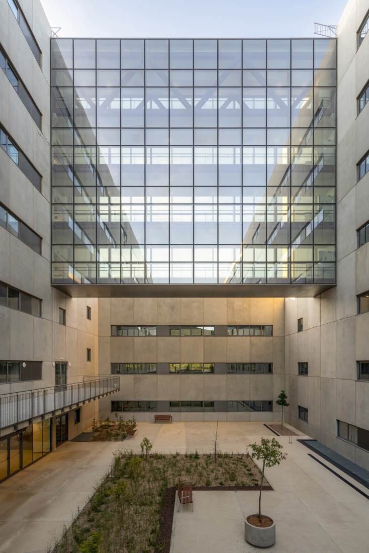 New University Hospital of Cuenca by Gádor de Carvajal, Juan Casariego, Fernando Cruz. Photograph by Luis Asín.