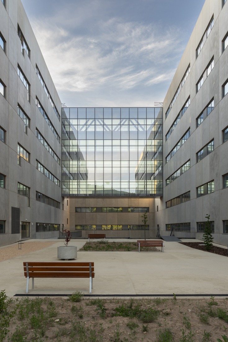 New University Hospital of Cuenca by Gádor de Carvajal, Juan Casariego, Fernando Cruz. Photograph by Luis Asín.