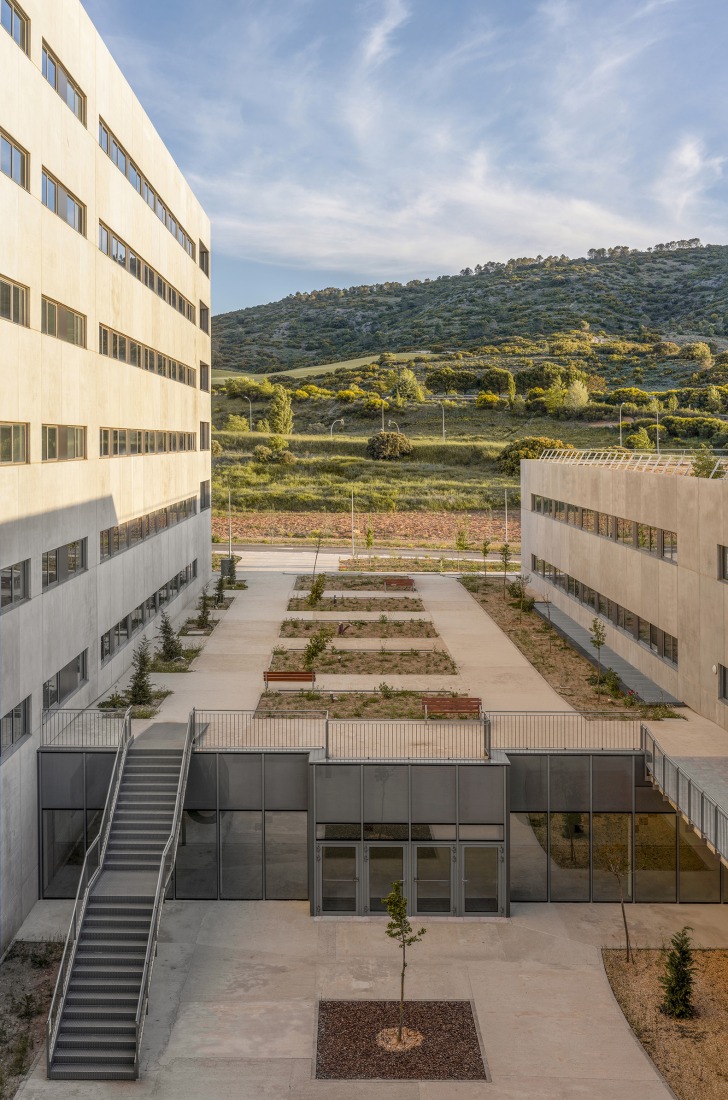 New University Hospital of Cuenca by Gádor de Carvajal, Juan Casariego, Fernando Cruz. Photograph by Luis Asín.