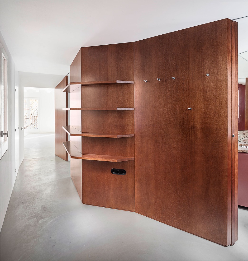 Reforma de vivienda h3o architects. Fotografía por Adrià Goula.