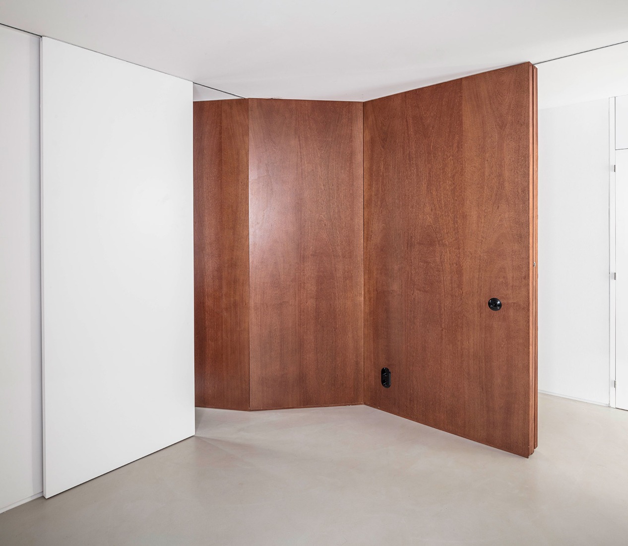 Reforma de vivienda h3o architects. Fotografía por Adrià Goula.
