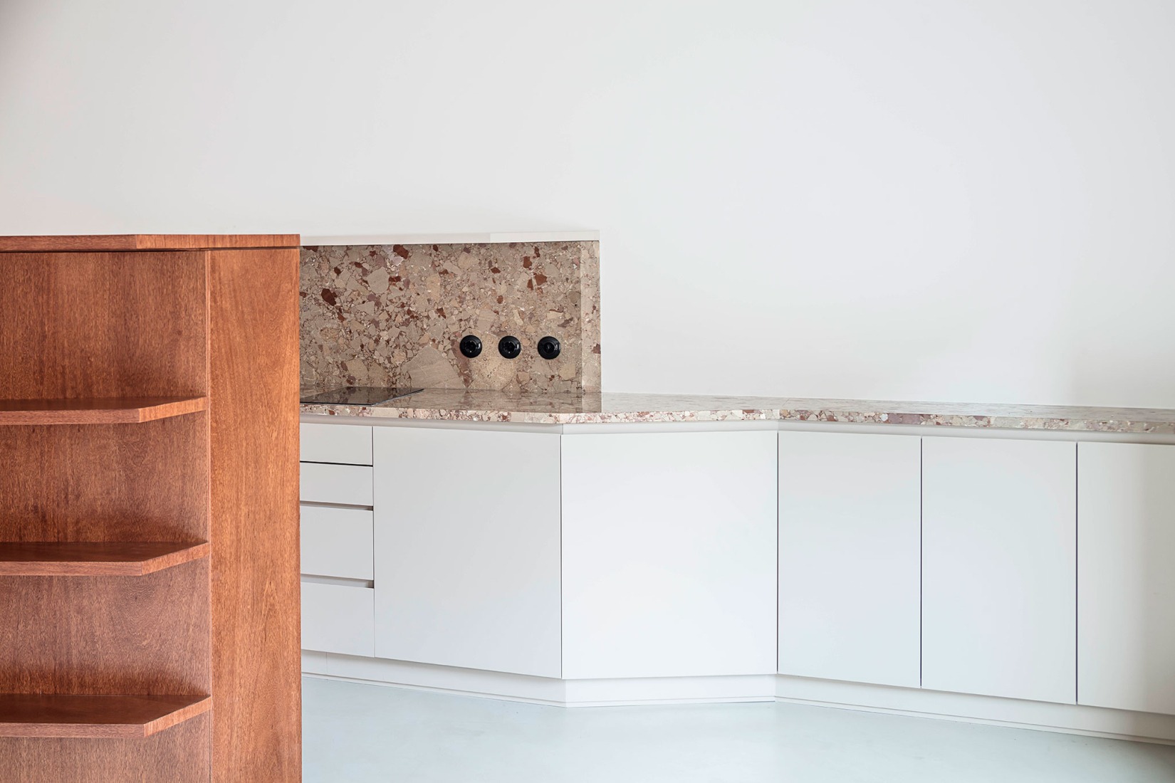 Reforma de vivienda h3o architects. Fotografía por Adrià Goula.