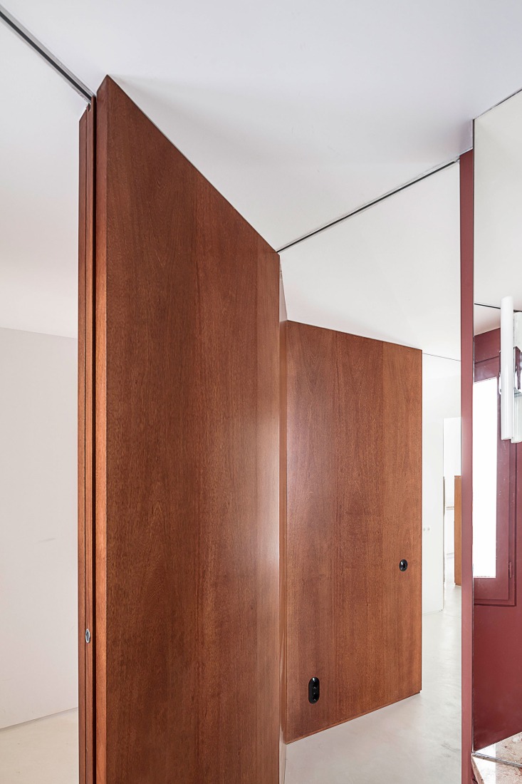 Reforma de vivienda h3o architects. Fotografía por Adrià Goula.