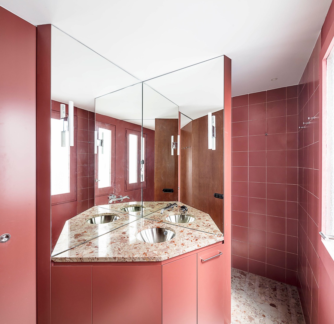 Reforma de vivienda h3o architects. Fotografía por Adrià Goula.