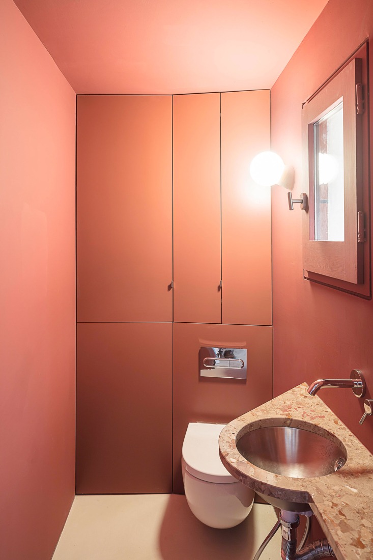 Reforma de vivienda h3o architects. Fotografía por Adrià Goula.