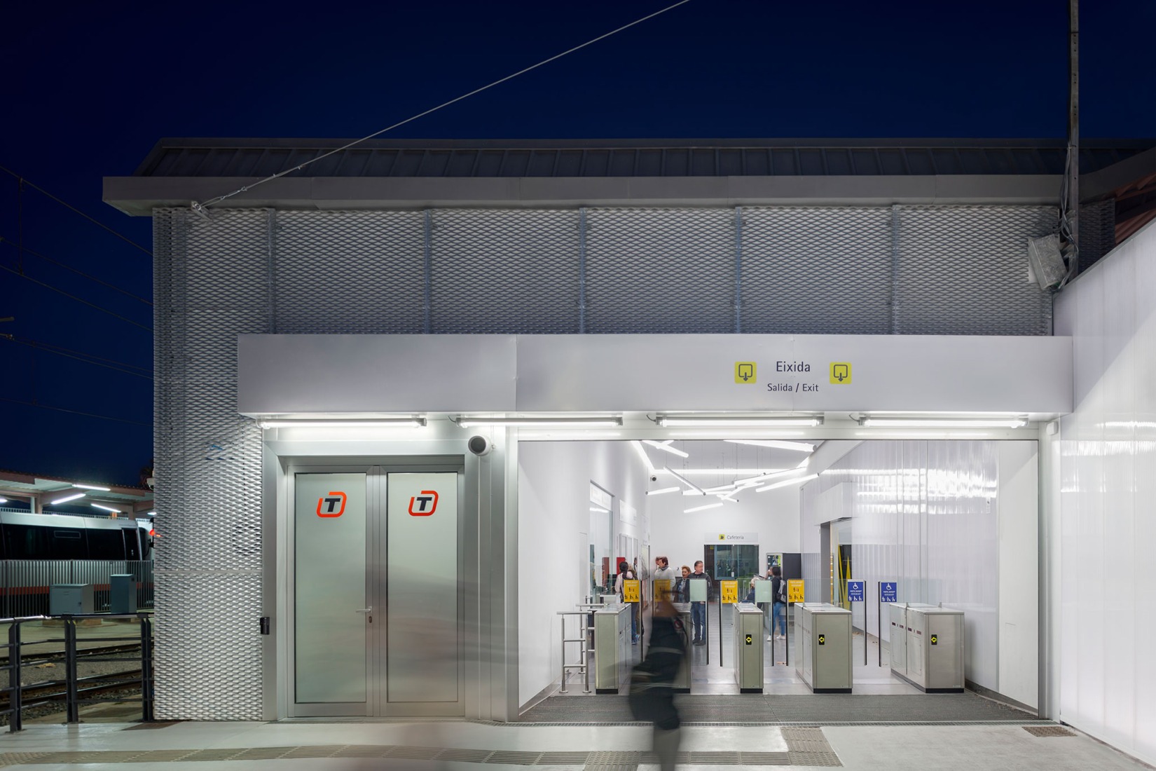 Estación de Benidorm por Hulot. Fotografía por Milena Villalba.