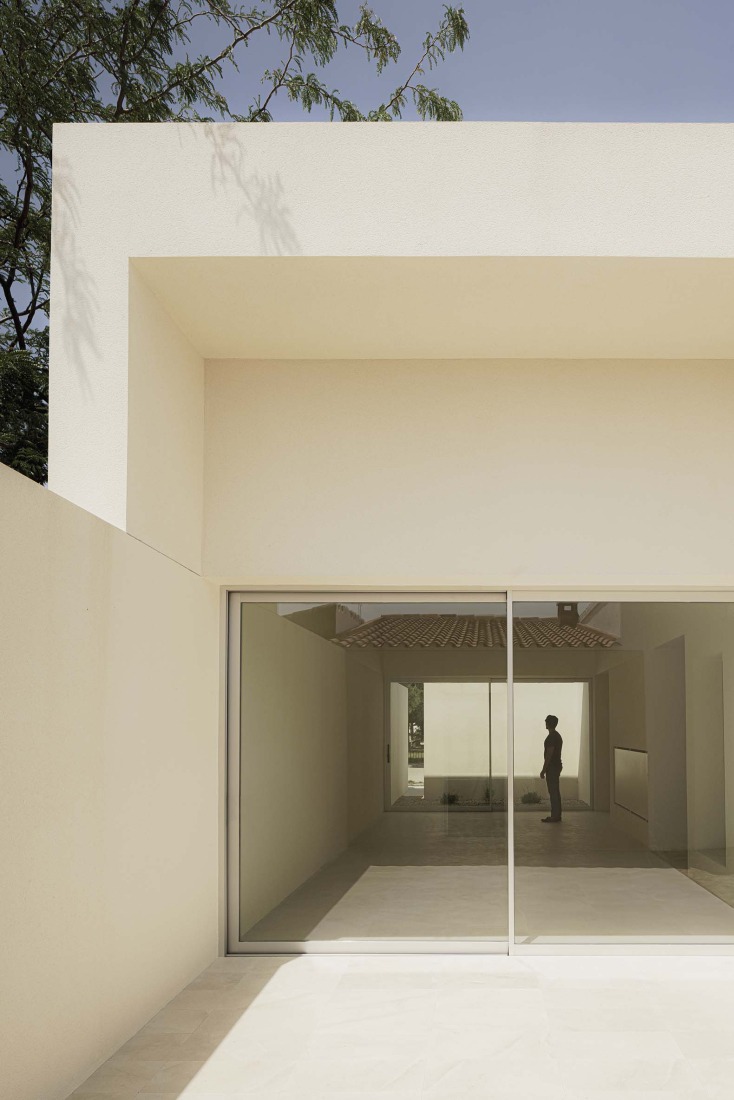 School in Aguas Nuevas by Iterare architects. Photograph by David Zarzoso.