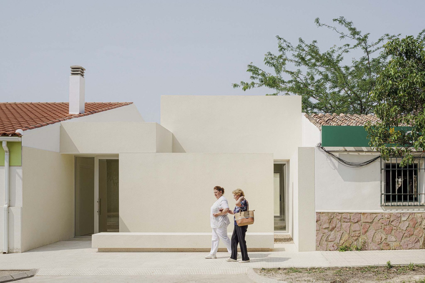 School in Aguas Nuevas by Iterare architects. Photograph by David Zarzoso.
