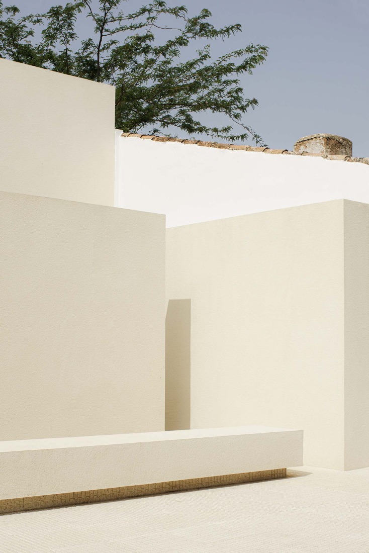 School in Aguas Nuevas by Iterare architects. Photograph by David Zarzoso.