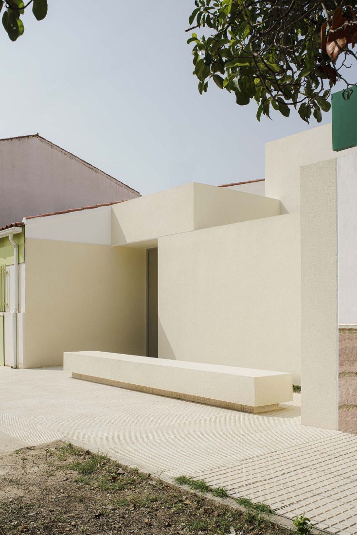 School in Aguas Nuevas by Iterare architects. Photograph by David Zarzoso.