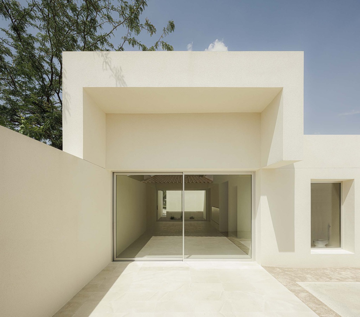 School in Aguas Nuevas by Iterare architects. Photograph by David Zarzoso.