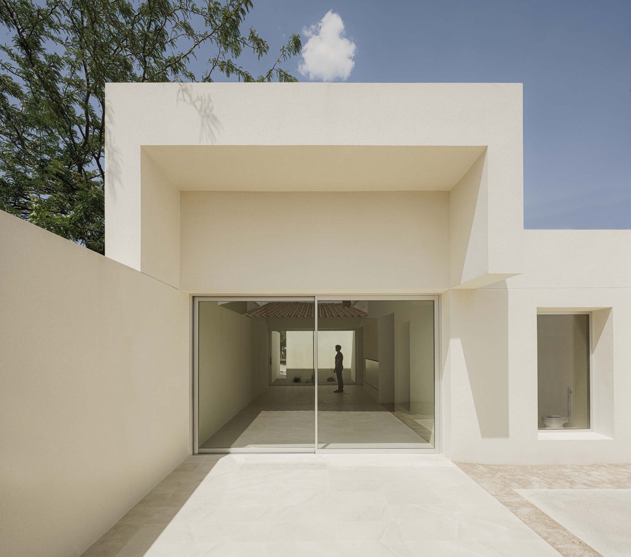 School in Aguas Nuevas by Iterare architects. Photograph by David Zarzoso.