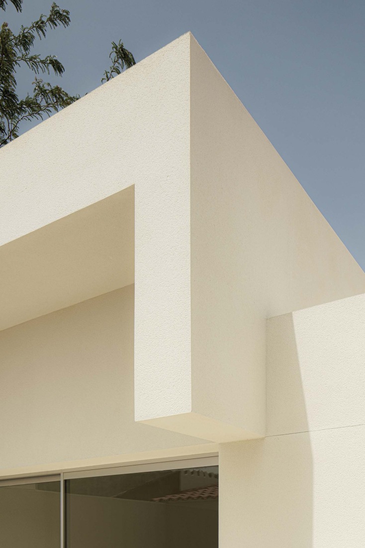 School in Aguas Nuevas by Iterare architects. Photograph by David Zarzoso.