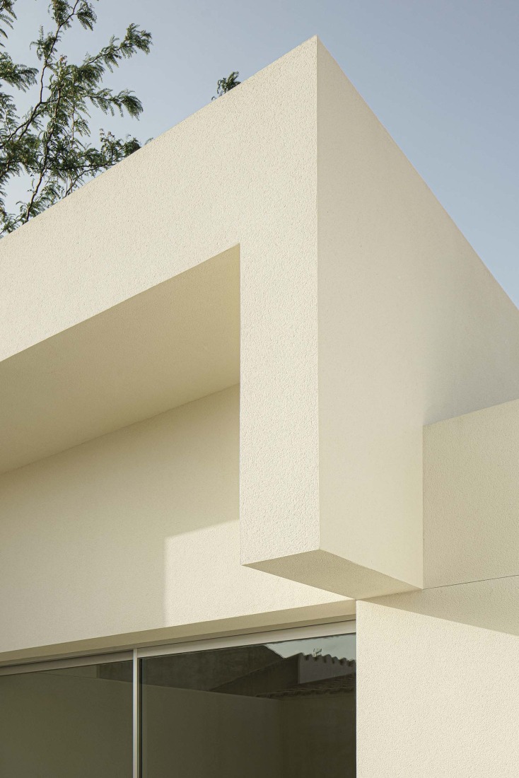 School in Aguas Nuevas by Iterare architects. Photograph by David Zarzoso.