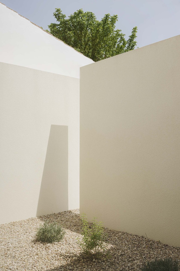 School in Aguas Nuevas by Iterare architects. Photograph by David Zarzoso.