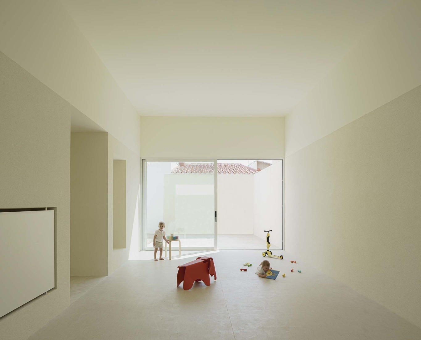 School in Aguas Nuevas by Iterare architects. Photograph by David Zarzoso.