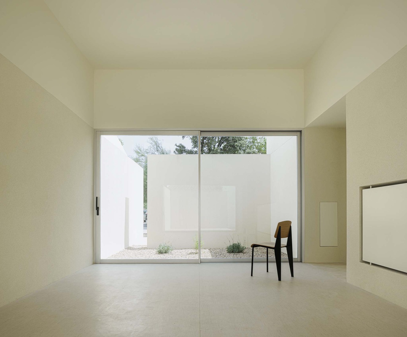 School in Aguas Nuevas by Iterare architects. Photograph by David Zarzoso.