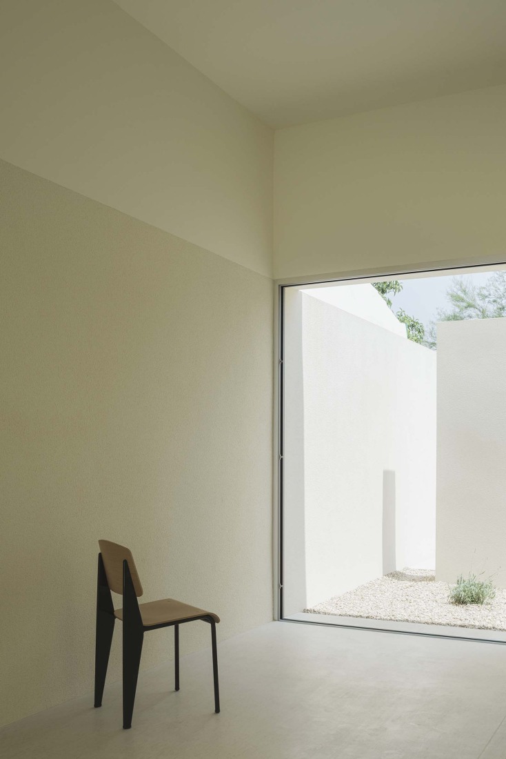 School in Aguas Nuevas by Iterare architects. Photograph by David Zarzoso.