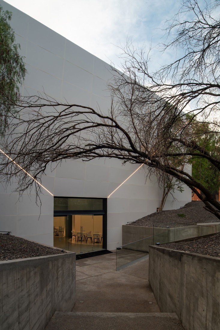 «Cafetería Hundida» por Jonathan Corral Arquitectos. Fotografía por Paco Álvarez y Eli Román.