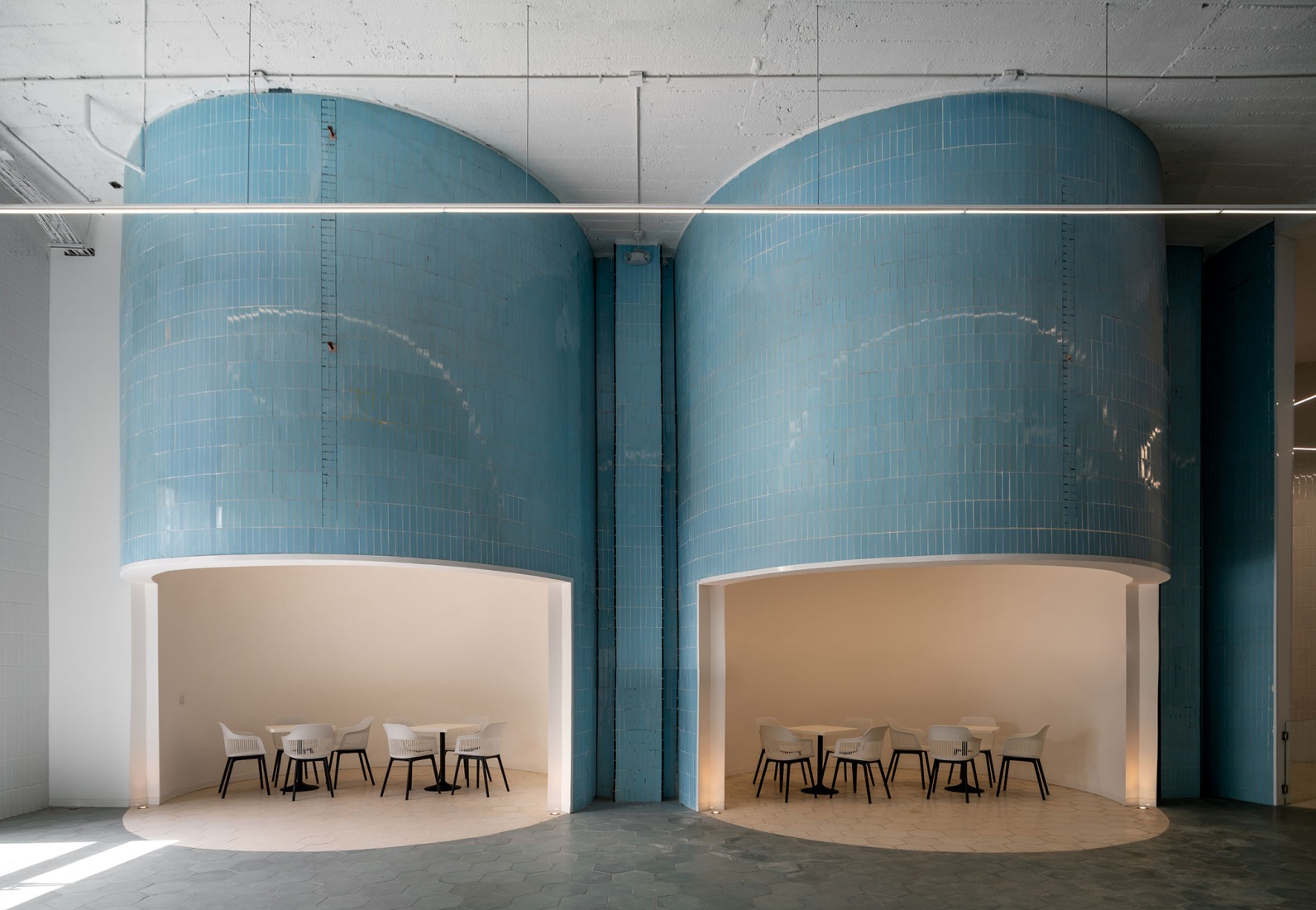 «Cafetería Hundida» por Jonathan Corral Arquitectos. Fotografía por Paco Álvarez y Eli Román.