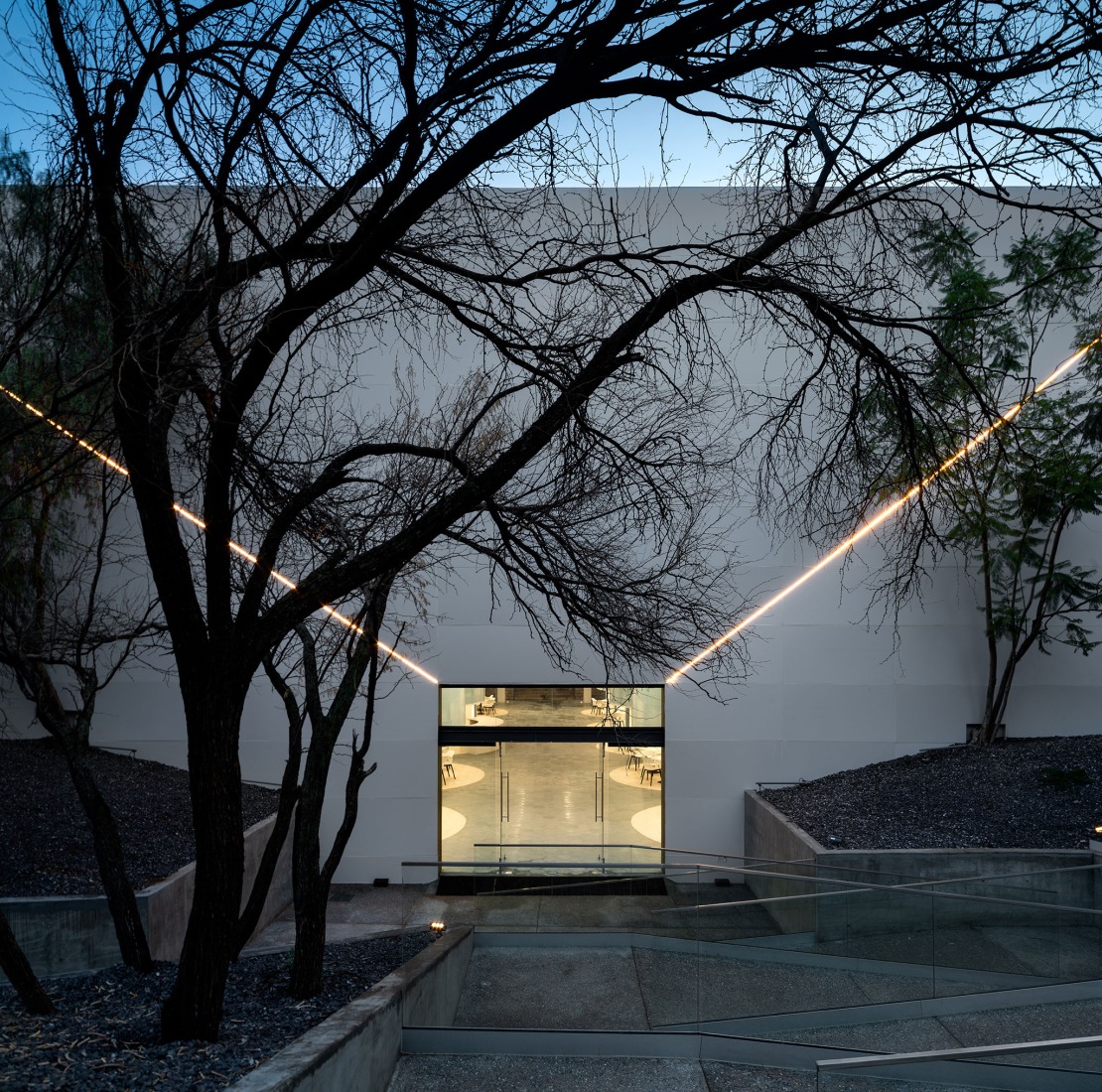 «Cafetería Hundida» por Jonathan Corral Arquitectos. Fotografía por Paco Álvarez y Eli Román.