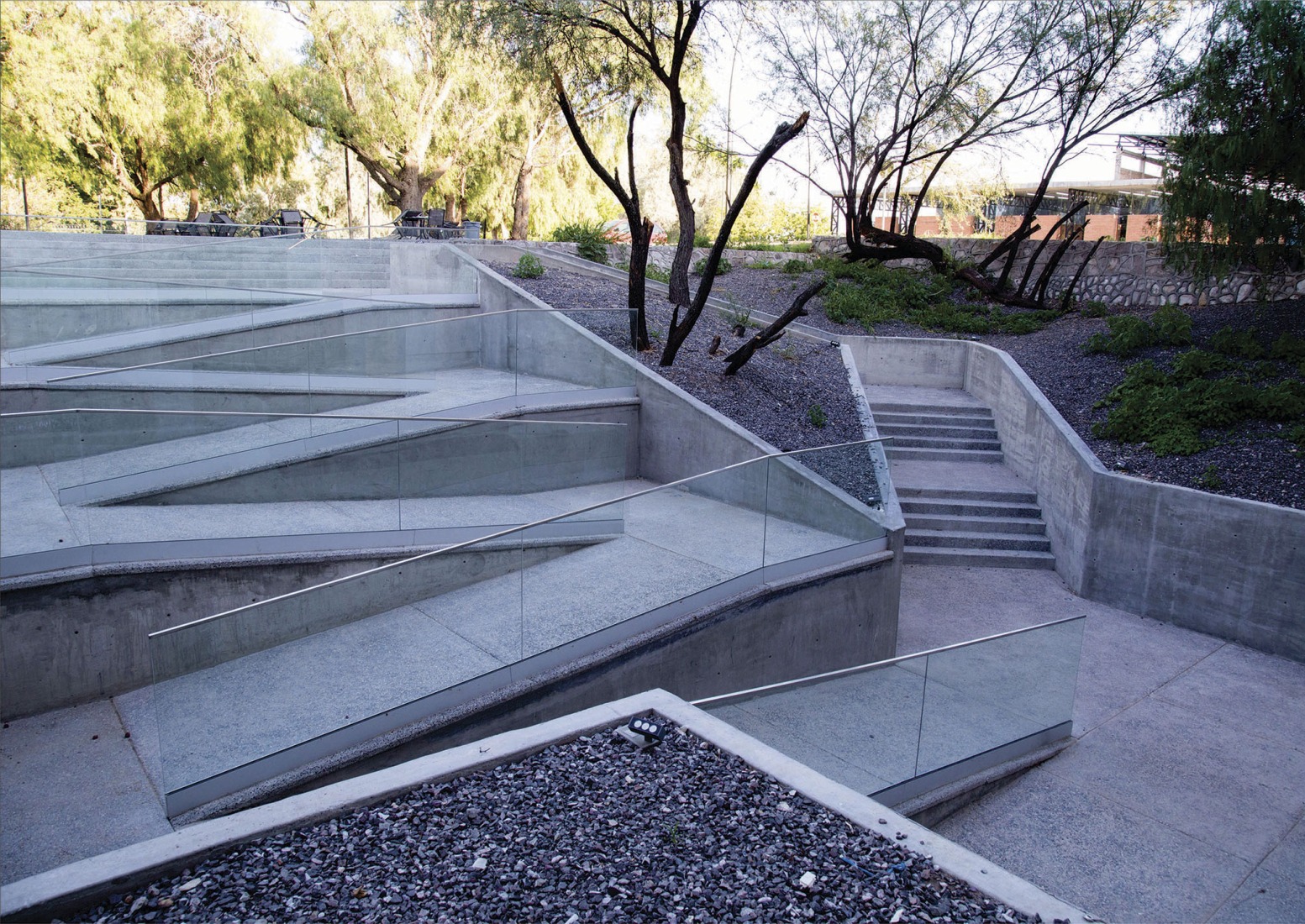 «Cafetería Hundida» por Jonathan Corral Arquitectos. Fotografía por Paco Álvarez y Eli Román.