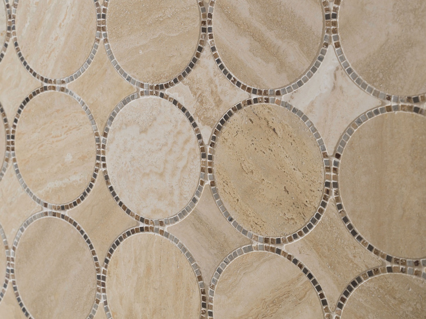 L'Antic Colonial mosaic, Tempo Circle Beige series. Detail.