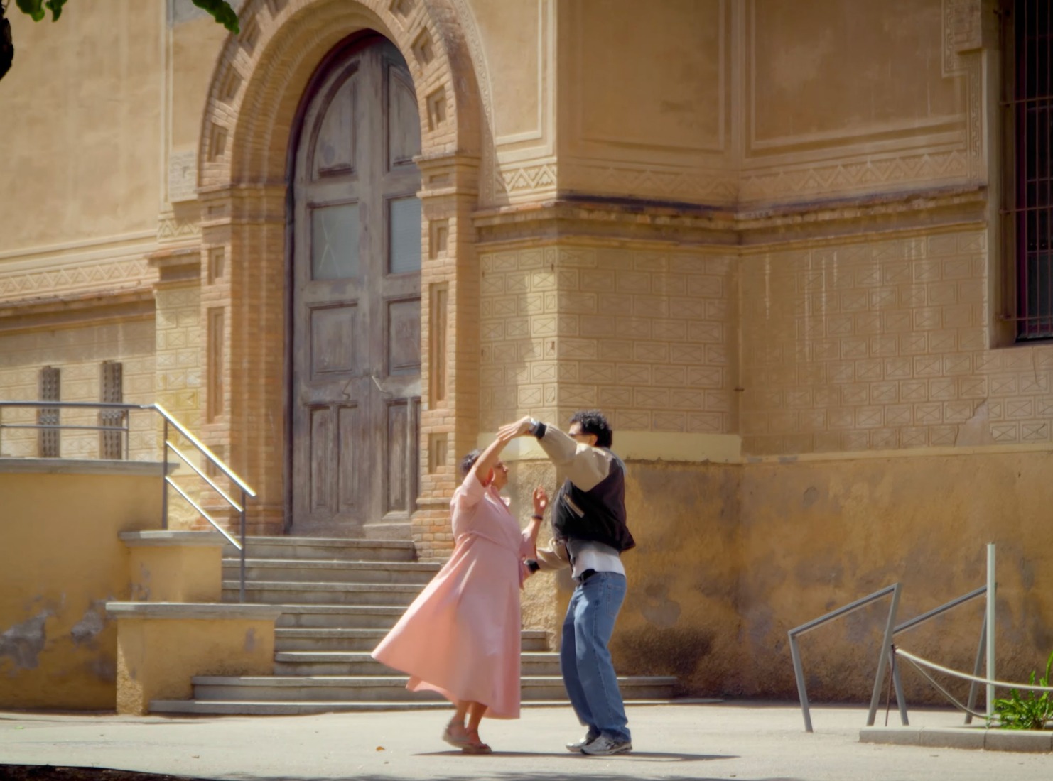 «Waltz Romance» por Leon Guallart. 