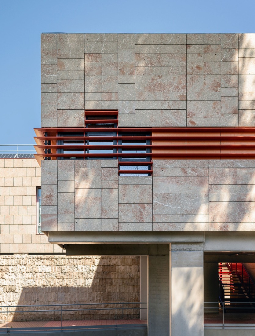 Northwest Regional Hospital Extension by lópez+aroca arquitectura. Photograph by Pedro Noguera.