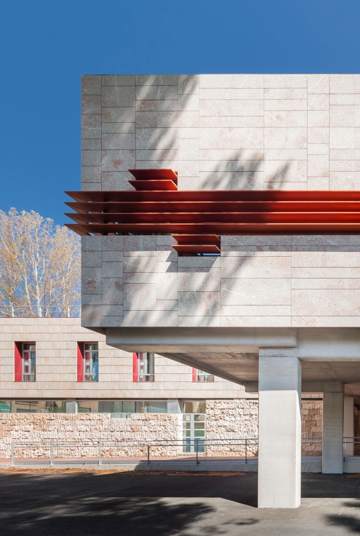 Northwest Regional Hospital Extension by lópez+aroca arquitectura. Photograph by Pedro Noguera.