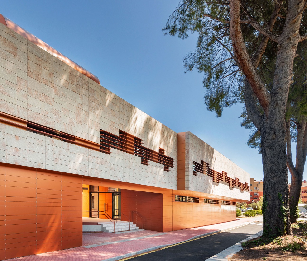 Northwest Regional Hospital Extension by lópez+aroca arquitectura. Photograph by Pedro Noguera.