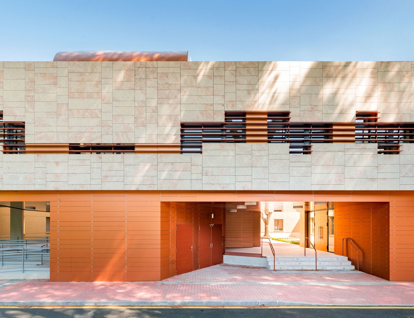 Northwest Regional Hospital Extension by lópez+aroca arquitectura. Photograph by Pedro Noguera.