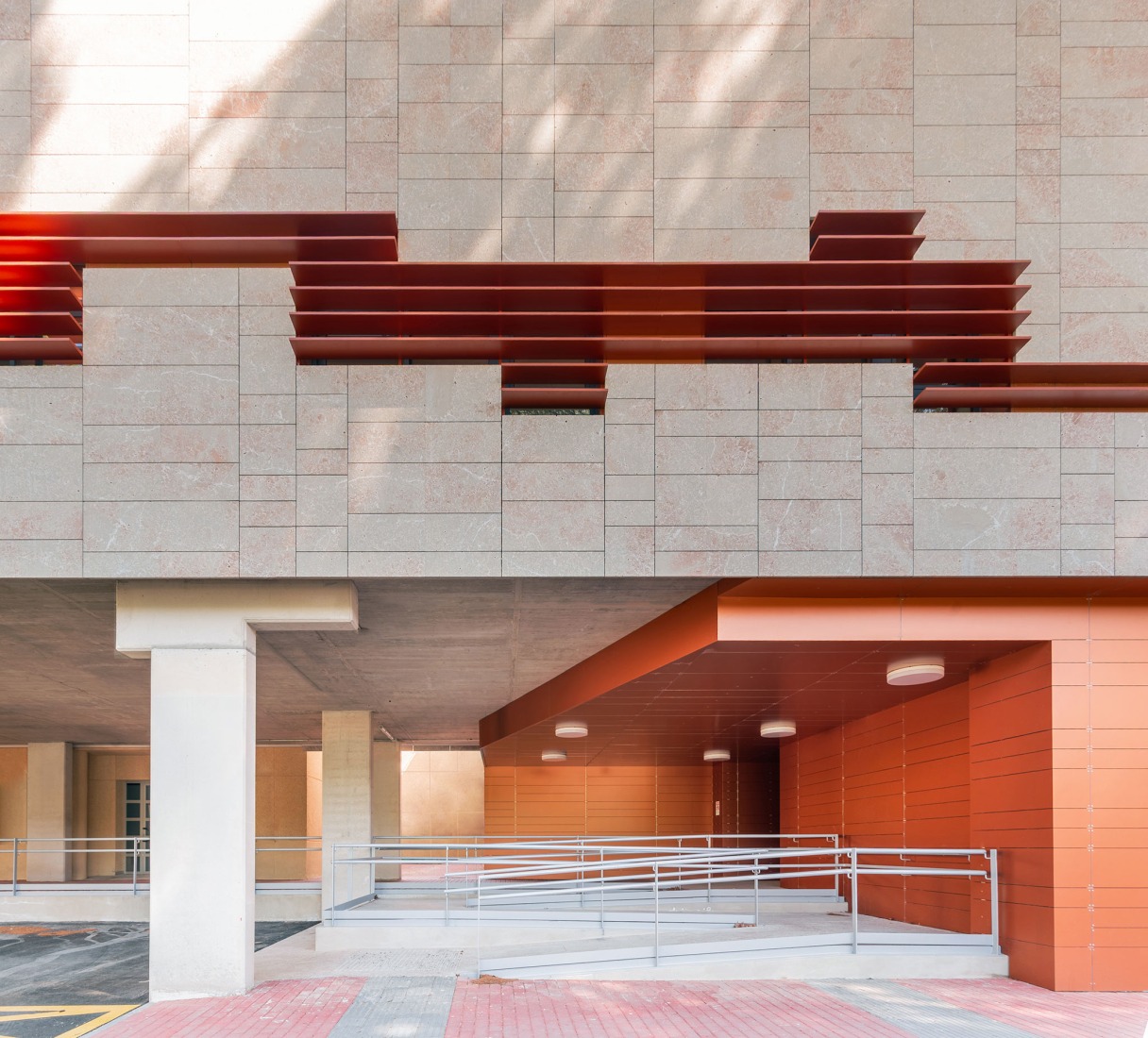 Northwest Regional Hospital Extension by lópez+aroca arquitectura. Photograph by Pedro Noguera.