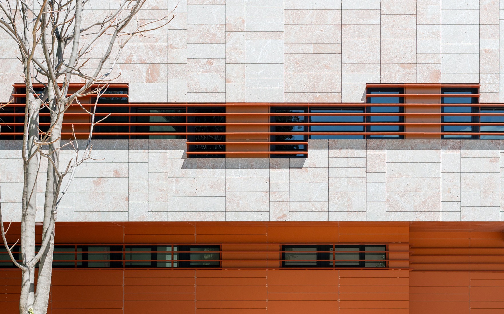 Northwest Regional Hospital Extension by lópez+aroca arquitectura. Photograph by Pedro Noguera.