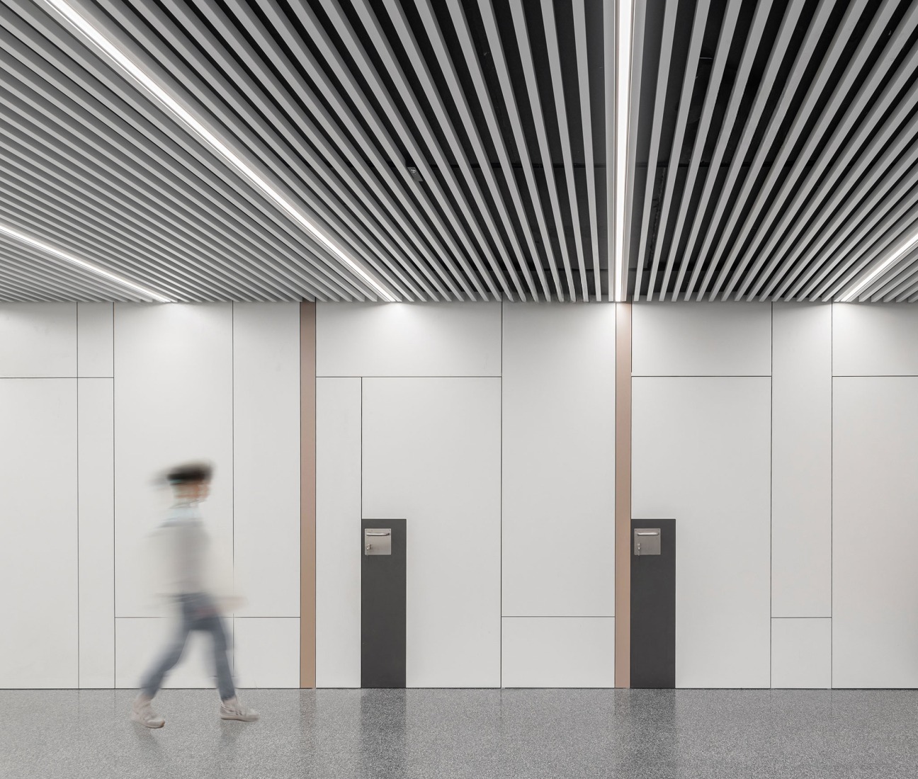 Northwest Regional Hospital Extension by lópez+aroca arquitectura. Photograph by Pedro Noguera.