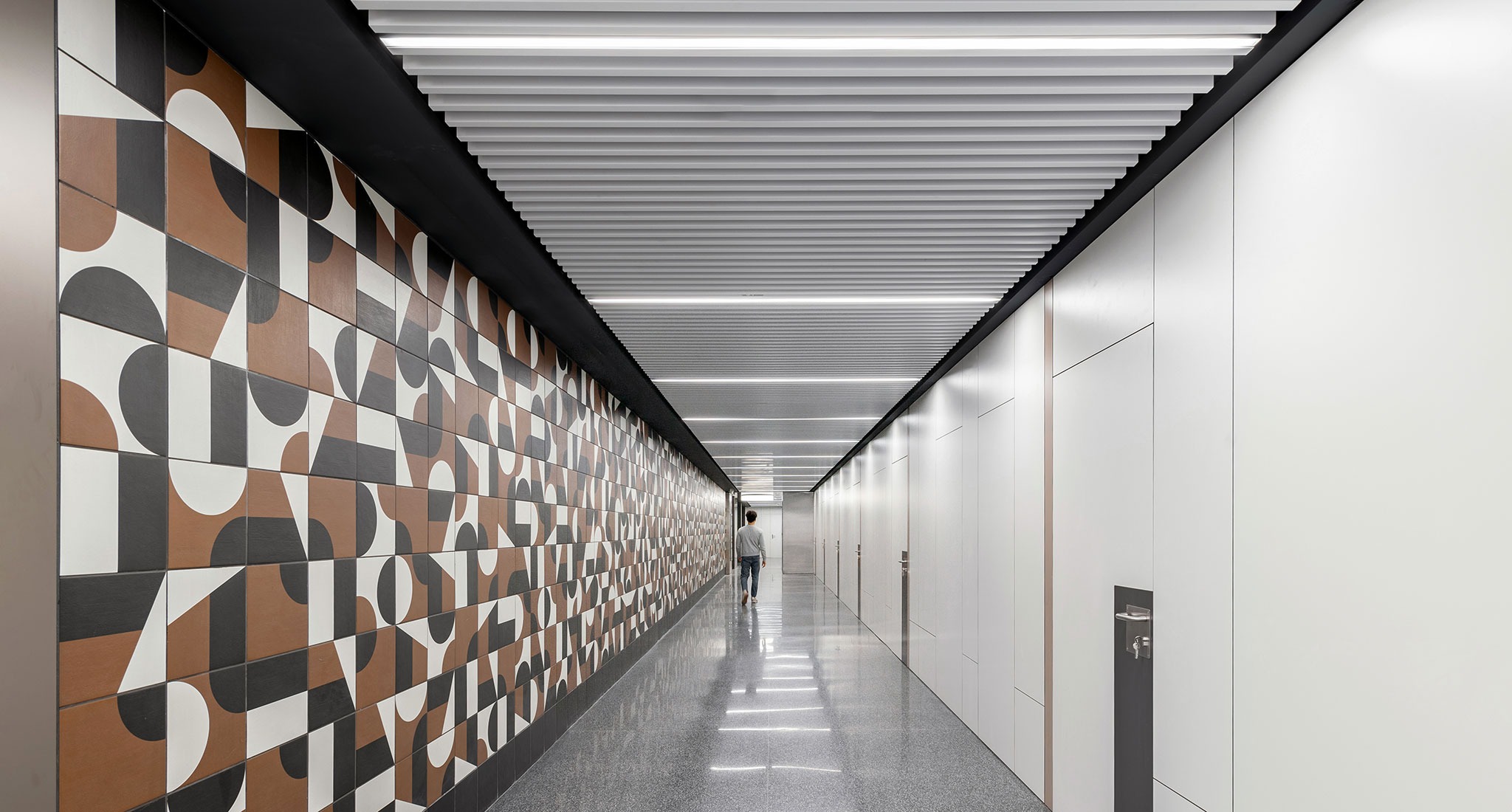 Northwest Regional Hospital Extension by lópez+aroca arquitectura. Photograph by Pedro Noguera.