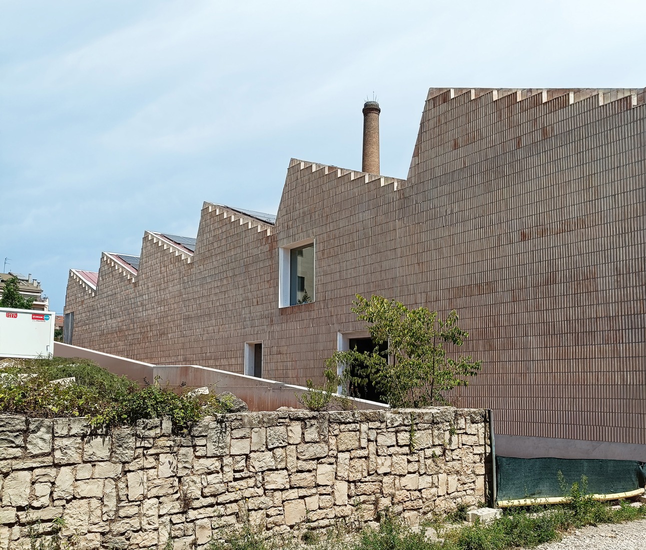 Multifunctional equipment for Can Comadran by Mestres Wåge Arquitectes. Photograph by José Hevia.