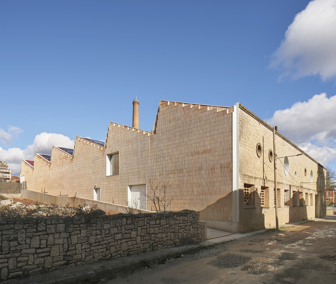 Multifunctional equipment for Can Comadran by Mestres Wåge Arquitectes. Photograph by José Hevia.