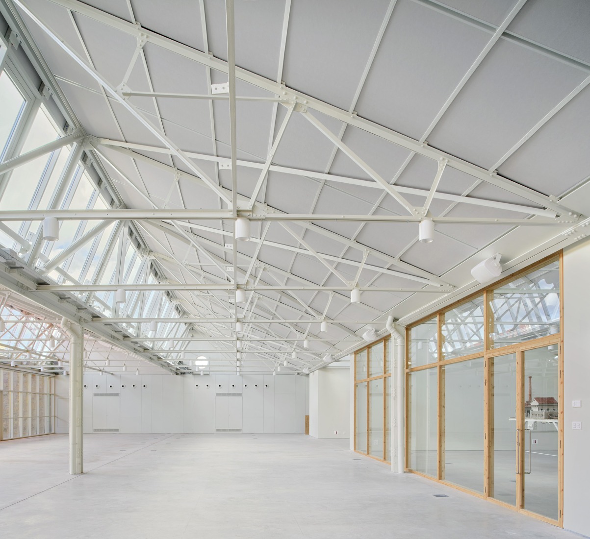 Multifunctional equipment for Can Comadran by Mestres Wåge Arquitectes. Photograph by José Hevia.