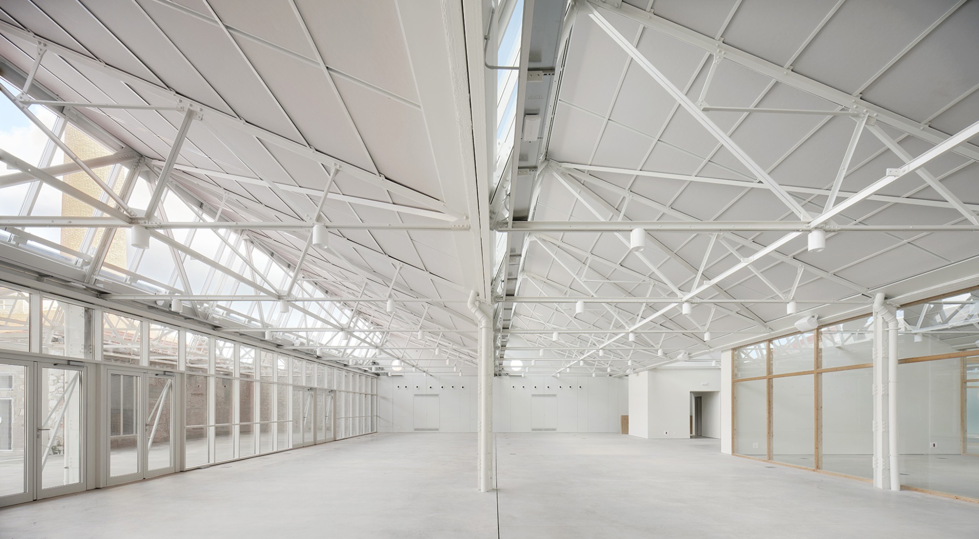 Multifunctional equipment for Can Comadran by Mestres Wåge Arquitectes. Photograph by José Hevia.