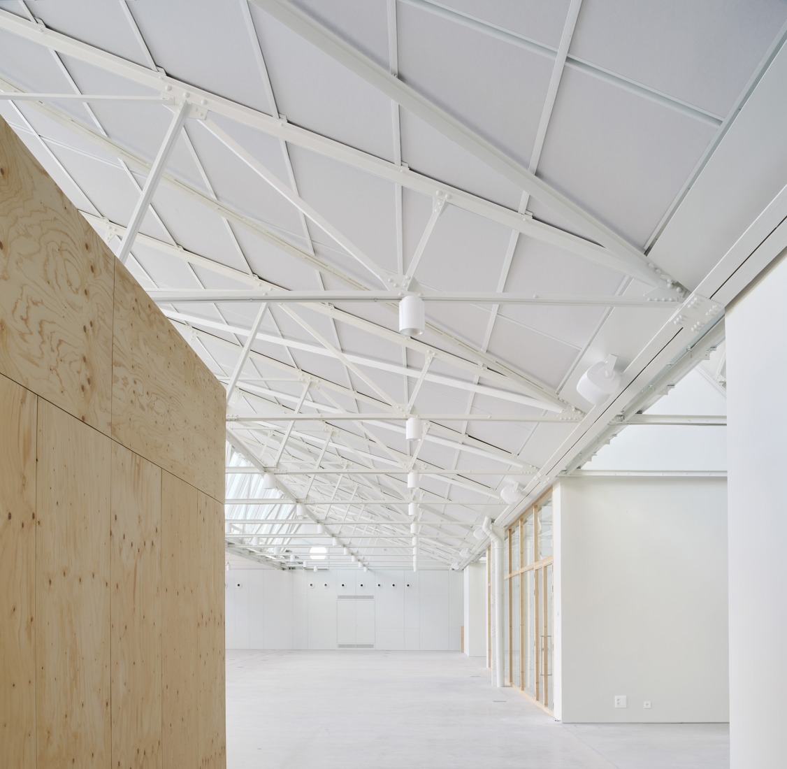 Multifunctional equipment for Can Comadran by Mestres Wåge Arquitectes. Photograph by José Hevia.