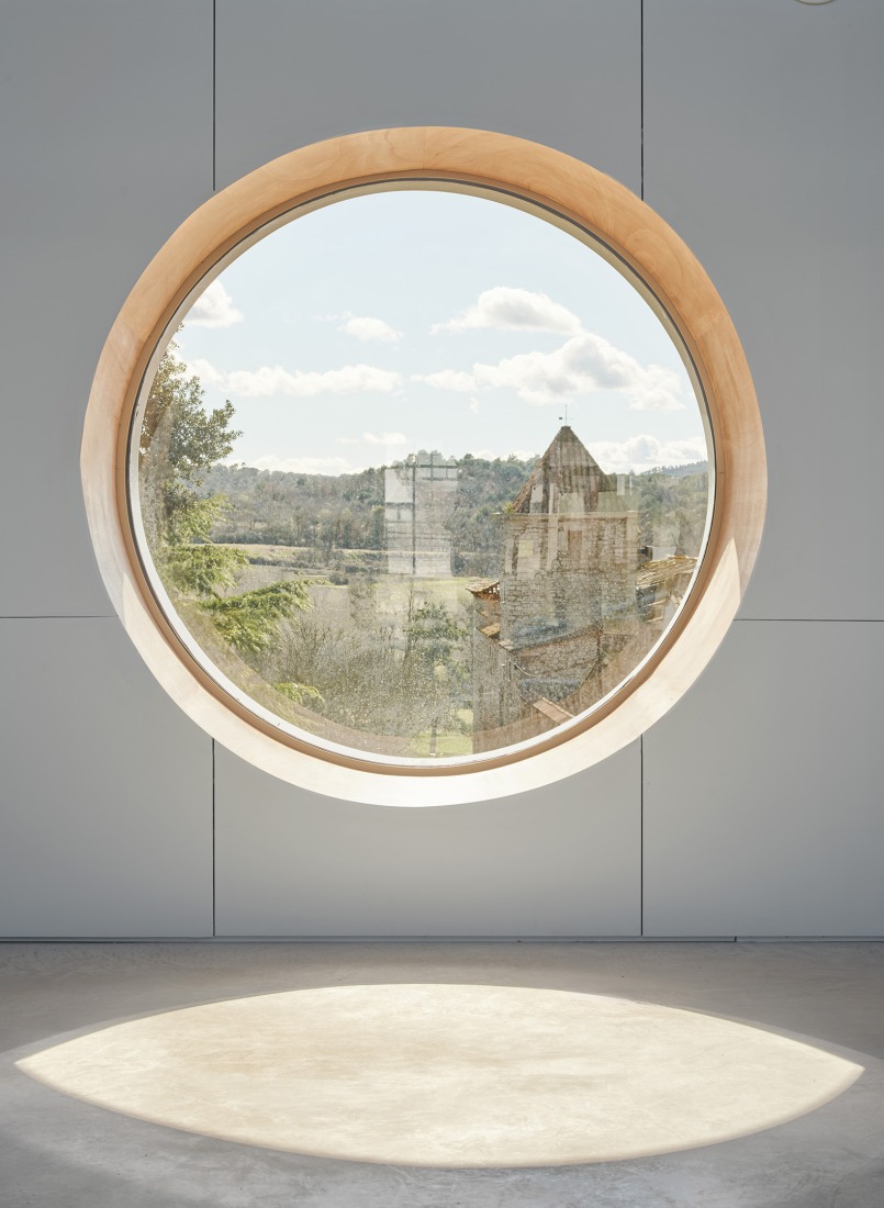 Multifunctional equipment for Can Comadran by Mestres Wåge Arquitectes. Photograph by José Hevia.