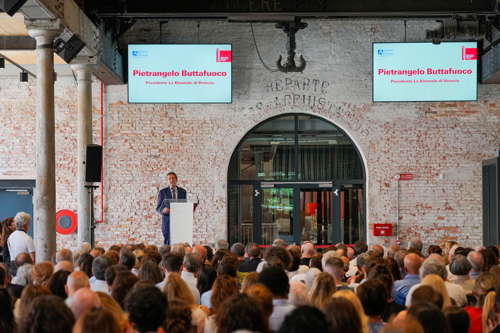 Nuevo Archivo Histórico – Centro Internacional de Investigación sobre Arte Contemporáneo en el Arsenale. Fotografía de Andrea Avezzù. Cortesía de La Biennale di Venezia.