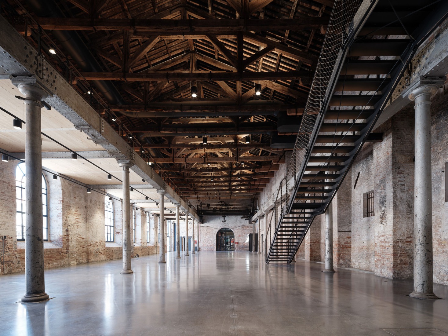 Nuevo Archivo Histórico – Centro Internacional de Investigación sobre Arte Contemporáneo en el Arsenale. Fotografía de Andrea Avezzù. Cortesía de La Biennale di Venezia.