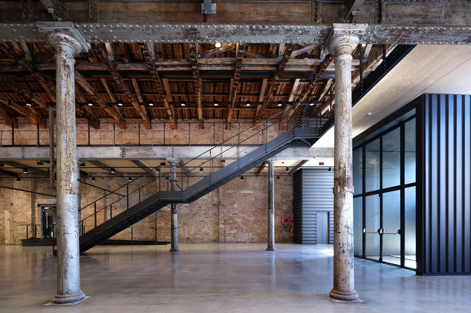 Nuevo Archivo Histórico – Centro Internacional de Investigación sobre Arte Contemporáneo en el Arsenale. Fotografía de Andrea Avezzù. Cortesía de La Biennale di Venezia.