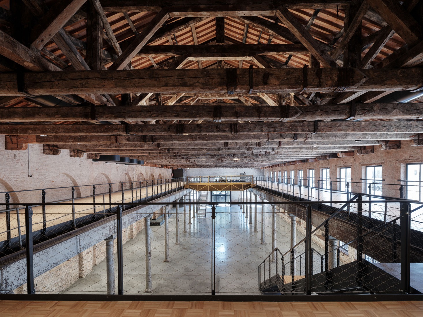 Nuevo Archivo Histórico – Centro Internacional de Investigación sobre Arte Contemporáneo en el Arsenale. Fotografía de Andrea Avezzù. Cortesía de La Biennale di Venezia.