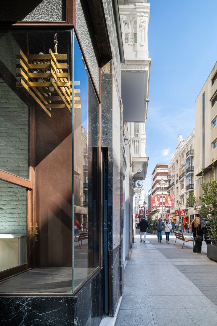 Former "Cuchillerías Blanco" premises renovation by Óscar Miguel Ares. Photography by Gabriel Gallegos Alonso.