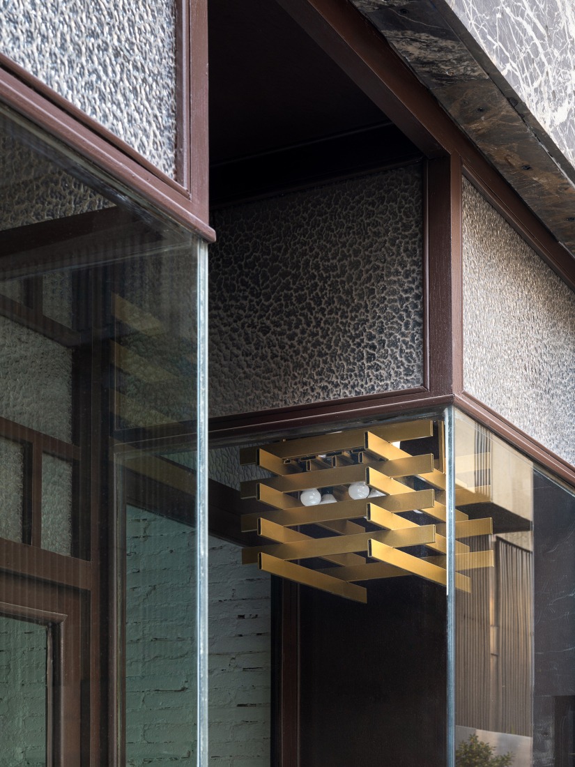 Former "Cuchillerías Blanco" premises renovation by Óscar Miguel Ares. Photography by Gabriel Gallegos Alonso.