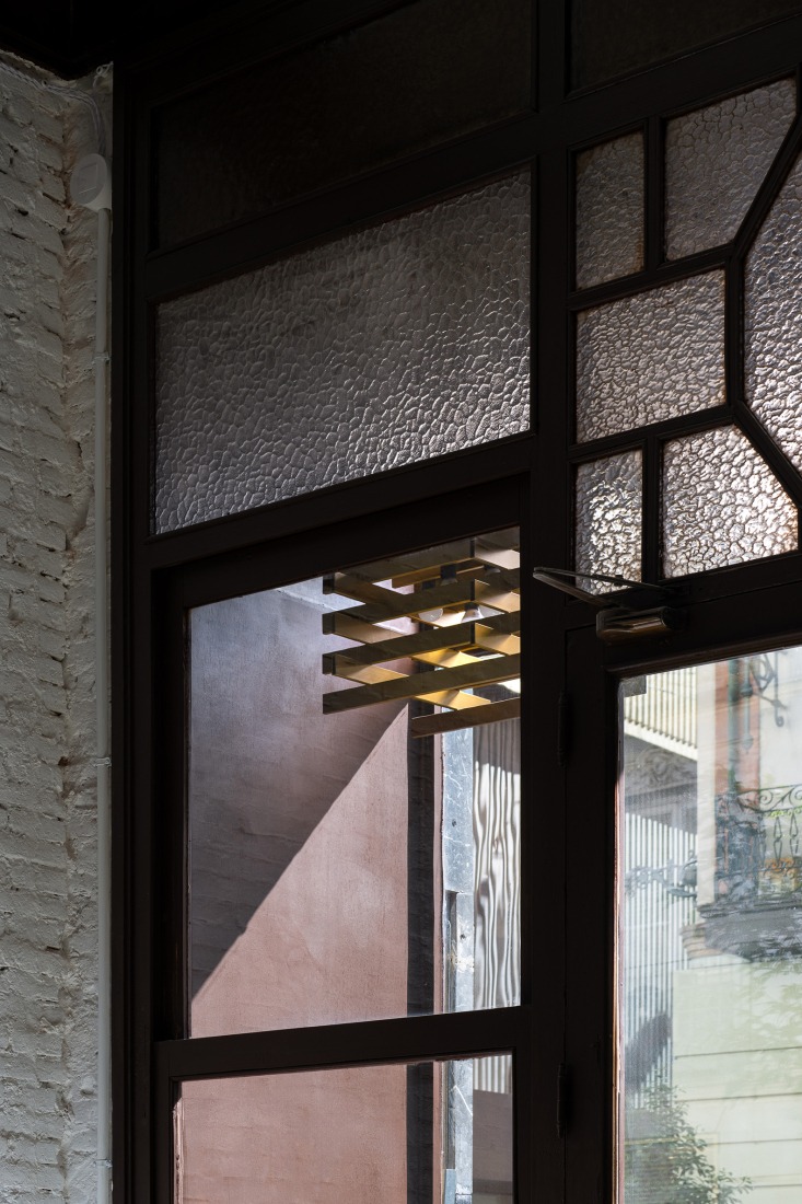 Former "Cuchillerías Blanco" premises renovation by Óscar Miguel Ares. Photography by Gabriel Gallegos Alonso.