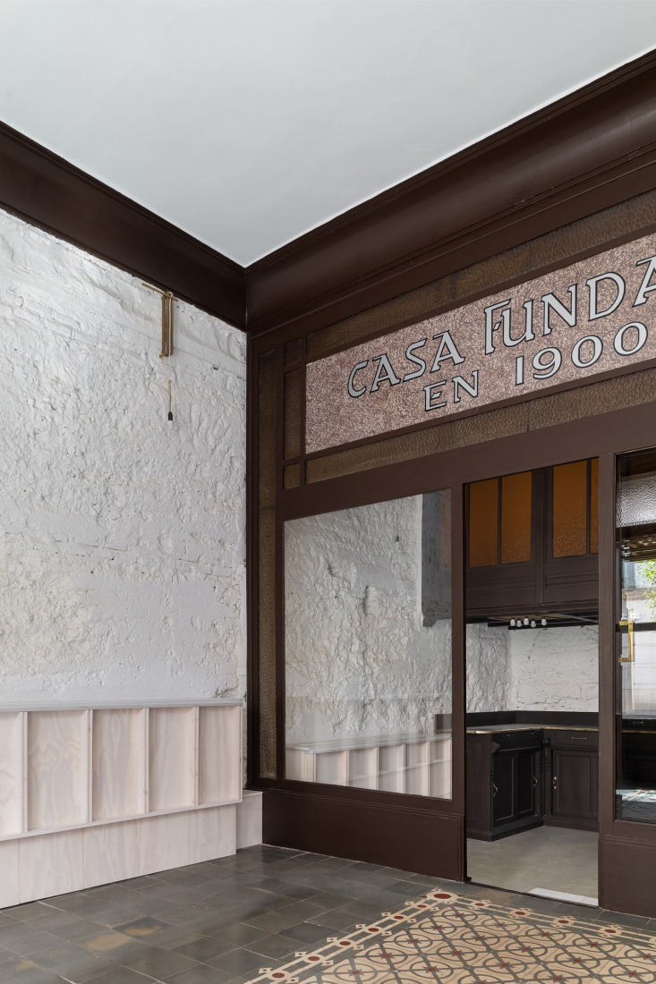 Former "Cuchillerías Blanco" premises renovation by Óscar Miguel Ares. Photography by Gabriel Gallegos Alonso.